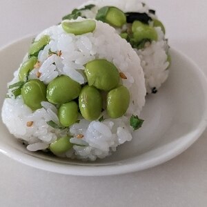 しそわかめと枝豆のおにぎり